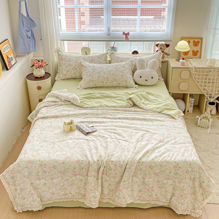 91家纺网 家纺一手货源 找家纺 仟网汇 2026新款云感木棉皱皱纱全棉花边款夏被四件套 莱茵河畔