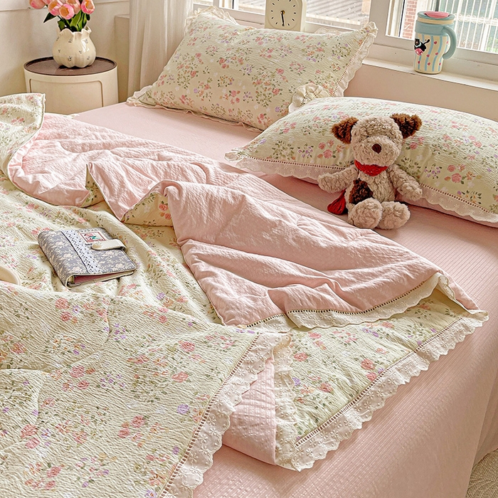 91家纺网 家纺一手货源 找家纺 仟网汇 2026新款云感木棉皱皱纱全棉花边款夏被四件套 若欢-绿