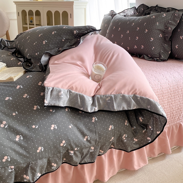 91家纺网 家纺一手货源 找家纺 仟网汇 2026新款A类赫本针织双层纱床盖四件套床盖夏被四件套 复古樱桃