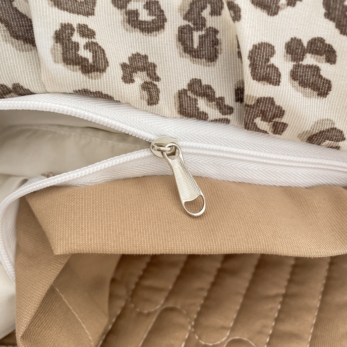 91家纺网 家纺一手货源 找家纺 仟网汇 2026新款A类赫本针织双层纱床盖四件套床盖夏被四件套 奶咖豹纹