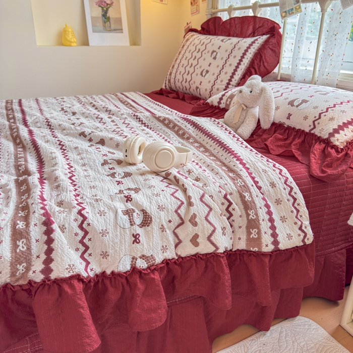 91家纺网 家纺一手货源 找家纺 梵希雅 2026新款泡芙纱床盖夏被四件套 红色小雪人