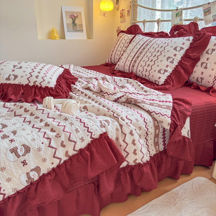 91家纺网 家纺一手货源 找家纺 梵希雅 2026新款泡芙纱床盖夏被四件套 红色小雪人