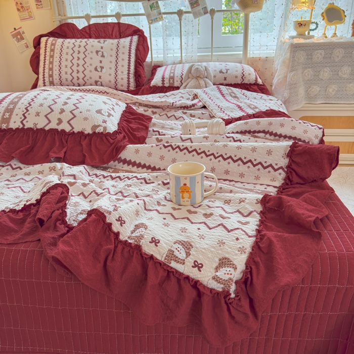 91家纺网 家纺一手货源 找家纺 梵希雅 2026新款泡芙纱床盖夏被四件套 红色小雪人