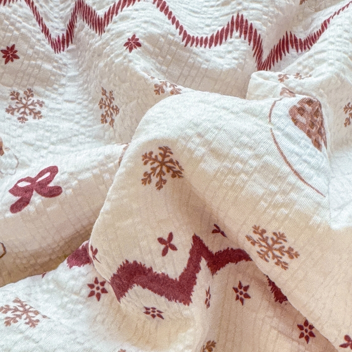 91家纺网 家纺一手货源 找家纺 梵希雅 2026新款泡芙纱床盖夏被四件套 红色小雪人