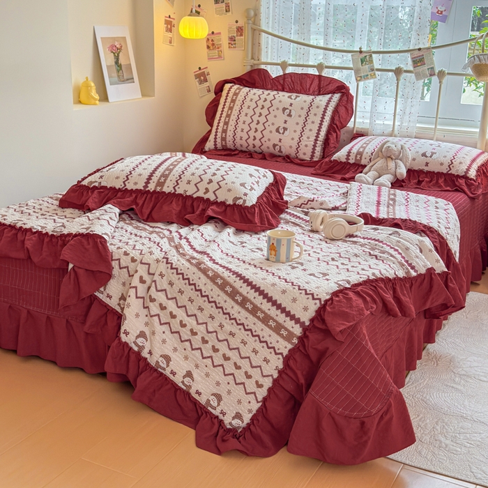 91家纺网 家纺一手货源 找家纺 梵希雅 2026新款泡芙纱床盖夏被四件套 红色小雪人