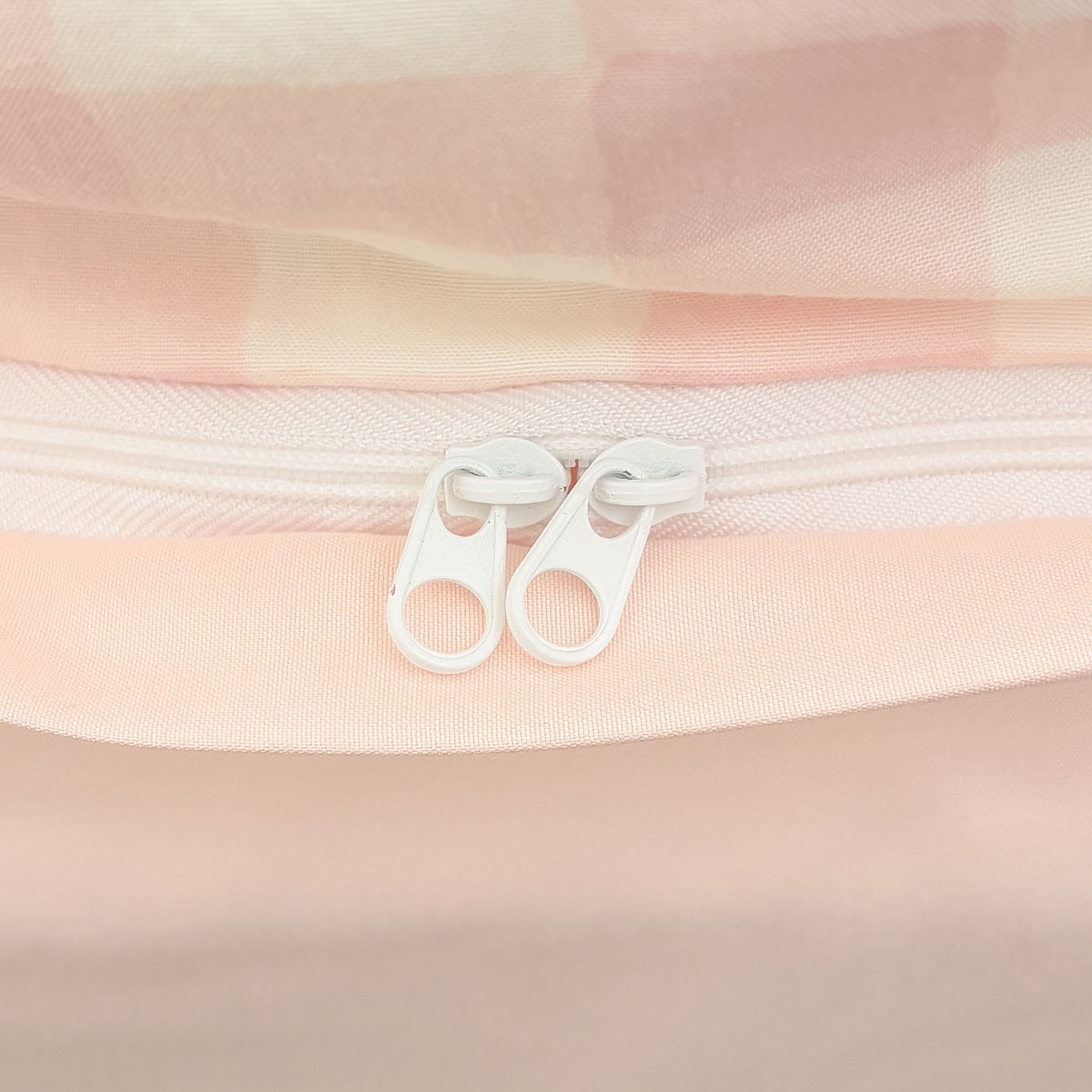 91家纺网 家纺一手货源 找家纺 我心家纺 2026新款卡通刺绣四件套 沙发猫-粉格