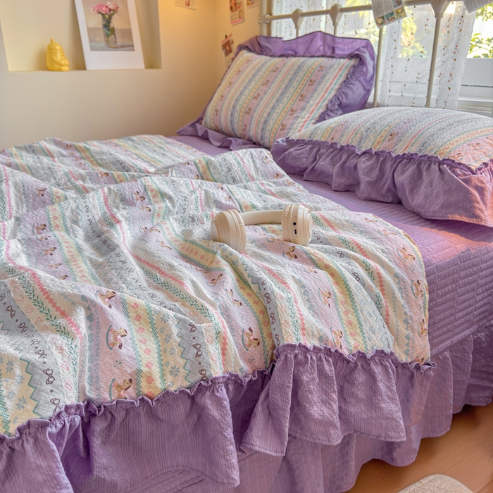 91家纺网 家纺一手货源 找家纺 梵希雅 2026新款泡芙纱床盖夏被四件套 甜心木马卷