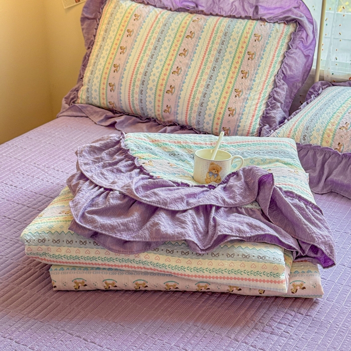 91家纺网 家纺一手货源 找家纺 梵希雅 2026新款泡芙纱床盖夏被四件套 甜心木马卷