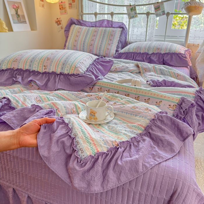 91家纺网 家纺一手货源 找家纺 梵希雅 2026新款泡芙纱床盖夏被四件套 甜心木马卷