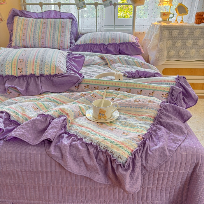 91家纺网 家纺一手货源 找家纺 梵希雅 2026新款泡芙纱床盖夏被四件套 甜心木马卷