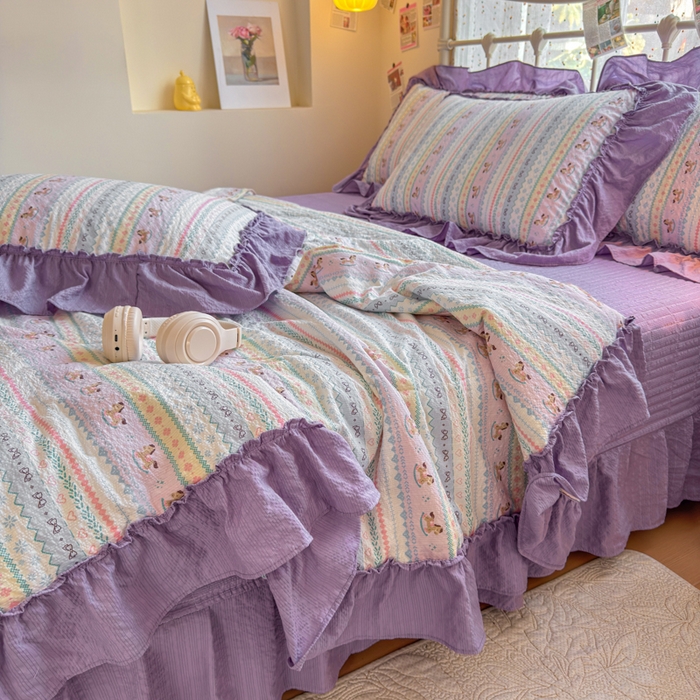 91家纺网 家纺一手货源 找家纺 梵希雅 2026新款泡芙纱床盖夏被四件套 甜心木马卷