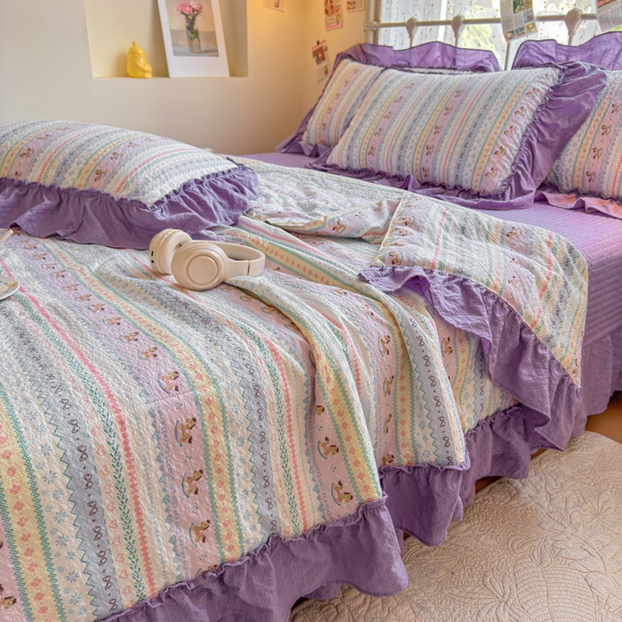 91家纺网 家纺一手货源 找家纺 梵希雅 2026新款泡芙纱床盖夏被四件套 甜心木马卷