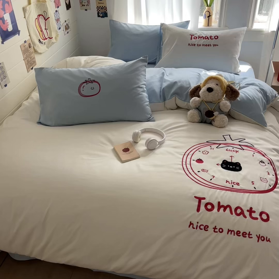 91家纺网 家纺一手货源 找家纺 我心家纺 2026新款卡通刺绣四件套 小猫番茄钟-白