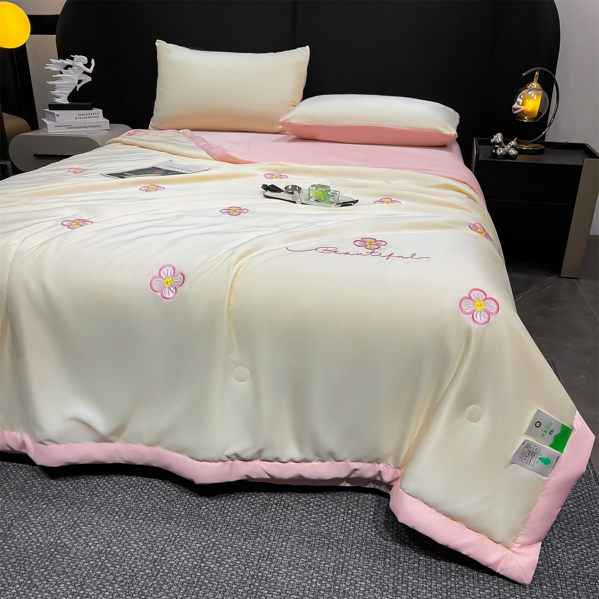 91家纺网 家纺一手货源 找家纺 梵蒂莎 2026新款满绣系列-水洗真丝空调被水洗冰丝夏被四件套夏凉被（需要买家秀，加微信） 花朵-白粉