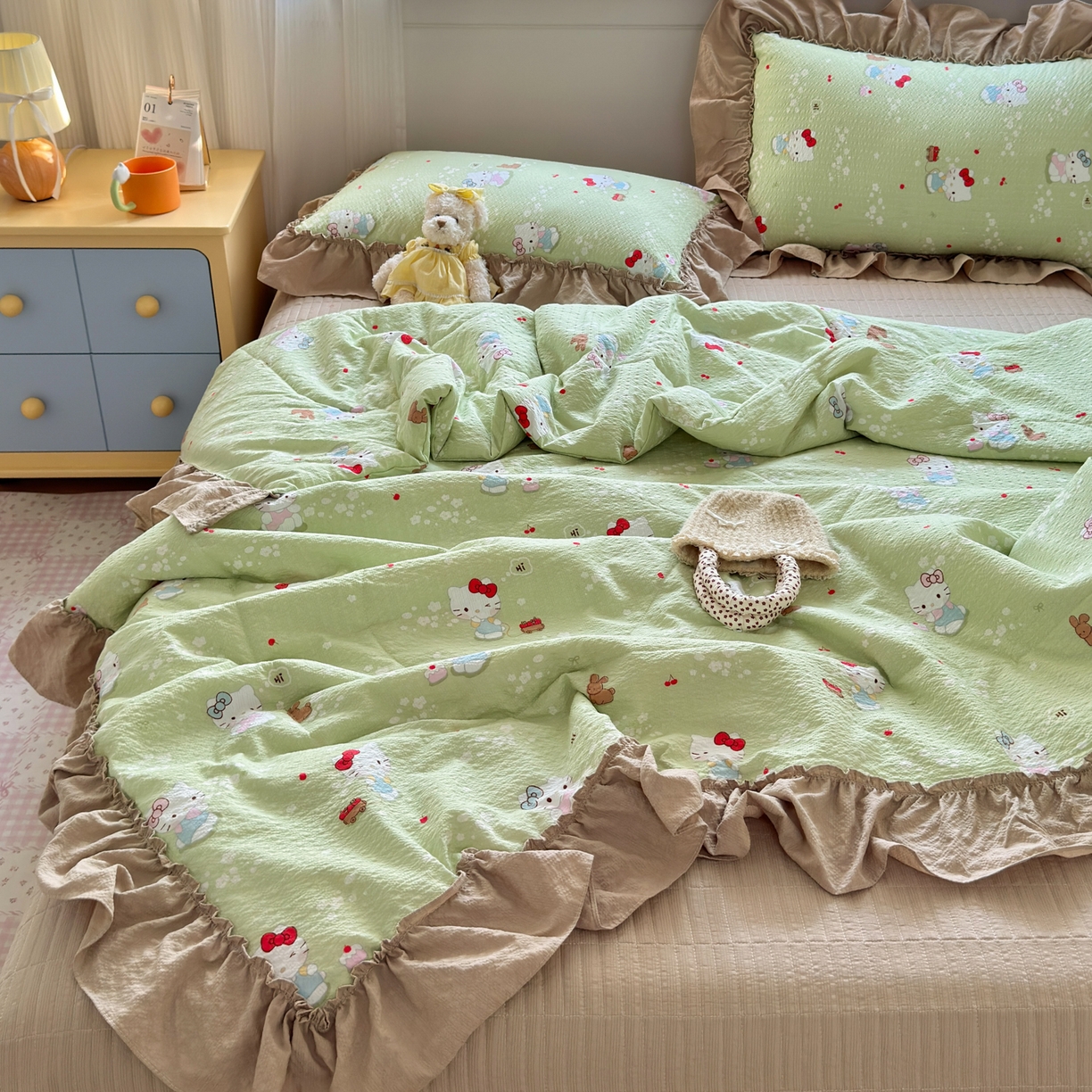 91家纺网 家纺一手货源 找家纺 禾沐 2026新款云感泡芙棉床盖夏被四件套AA款（夏被款） 小猫拉车