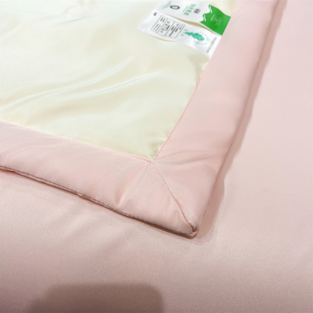 91家纺网 家纺一手货源 找家纺 梵蒂莎 2026新款满绣系列-水洗真丝空调被水洗冰丝夏被四件套夏凉被（需要买家秀，加微信） 花朵-白粉