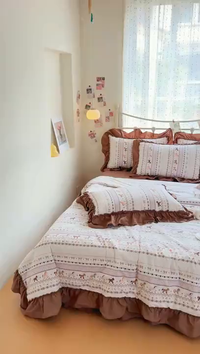 91家纺网 家纺一手货源 找家纺 梵希雅 2026新款泡芙纱床盖夏被四件套 栗色木马纹