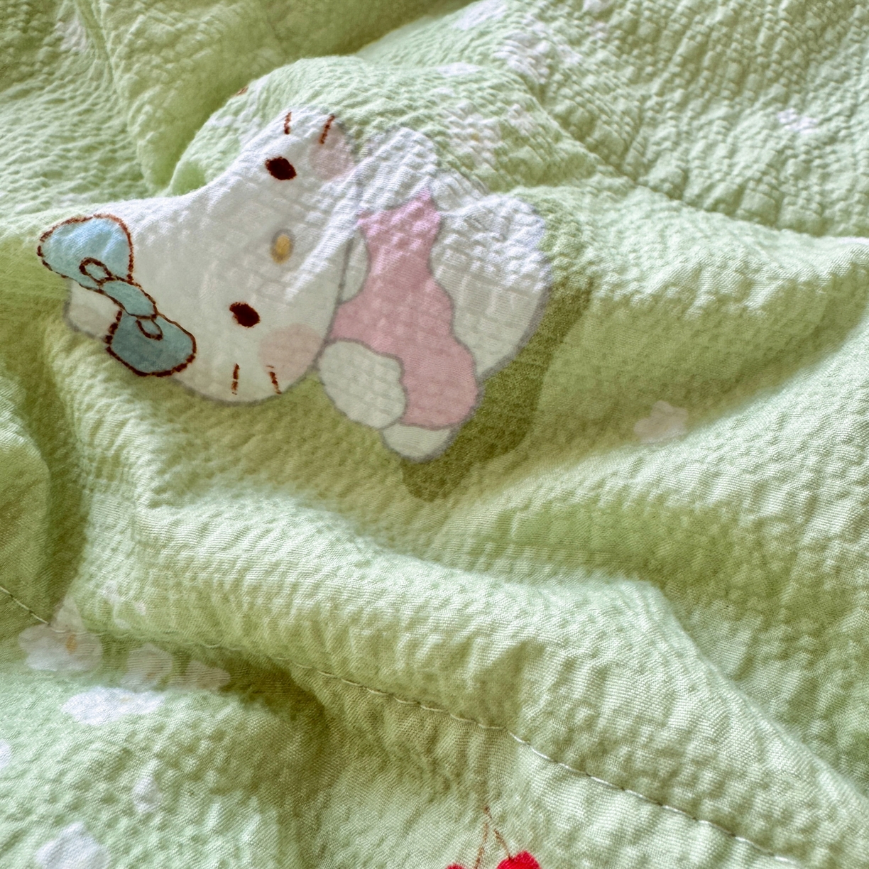 91家纺网 家纺一手货源 找家纺 禾沐 2026新款云感泡芙棉床盖夏被四件套AA款（夏被款） 小猫拉车