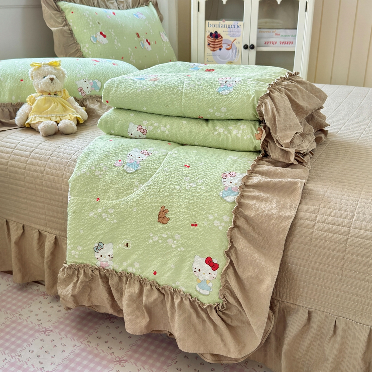 91家纺网 家纺一手货源 找家纺 禾沐 2026新款云感泡芙棉床盖夏被四件套AA款（夏被款） 小猫拉车