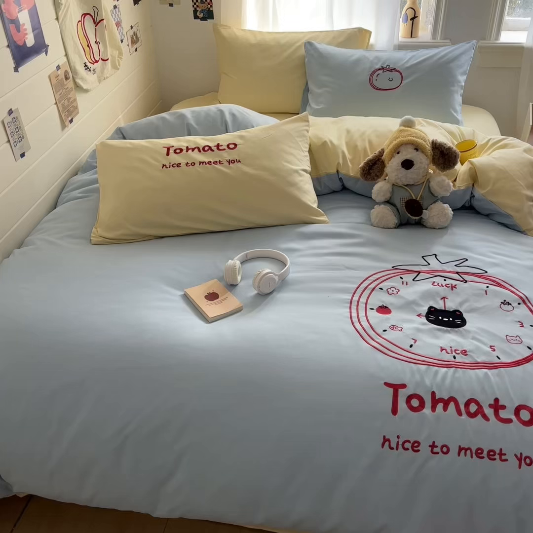 91家纺网 家纺一手货源 找家纺 我心家纺 2026新款卡通刺绣四件套 小猫番茄钟-蓝黄