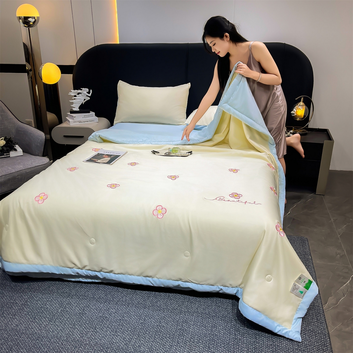 91家纺网 家纺一手货源 找家纺 梵蒂莎 2026新款满绣系列-水洗真丝空调被水洗冰丝夏被四件套夏凉被（需要买家秀，加微信） 花朵-白蓝