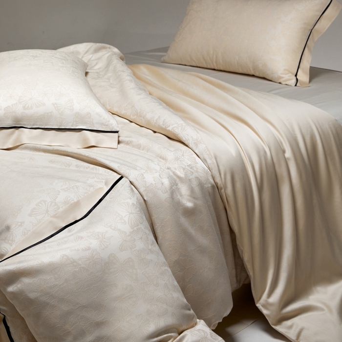 91家纺网 家纺一手货源 找家纺 金奇达家纺 2026新款丝光色织提花四件套-蝶梦浮光系列（标准号全网控价（折后券后）不低于359元 会员减50） 蝶梦浮光-奶昔杏