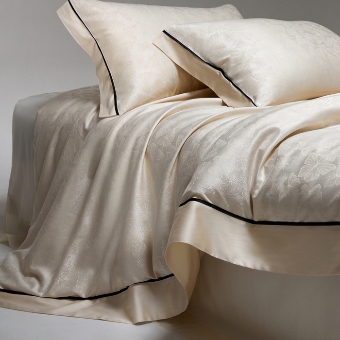 91家纺网 家纺一手货源 找家纺 金奇达家纺 2026新款丝光色织提花四件套-蝶梦浮光系列（标准号全网控价（折后券后）不低于359元 会员减50） 蝶梦浮光-奶昔杏