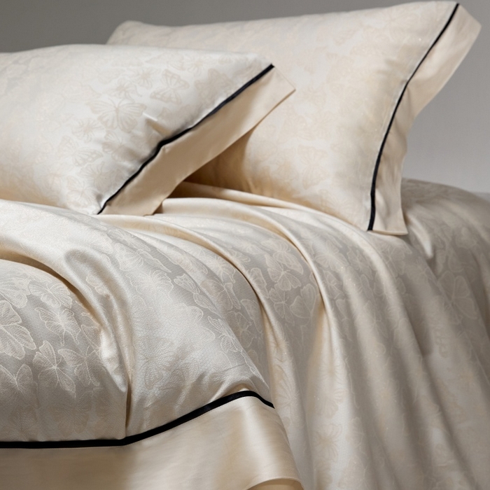 91家纺网 家纺一手货源 找家纺 金奇达家纺 2026新款丝光色织提花四件套-蝶梦浮光系列（标准号全网控价（折后券后）不低于359元 会员减50） 蝶梦浮光-奶昔杏