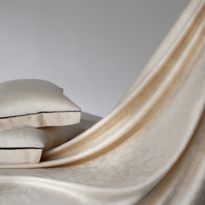 91家纺网 家纺一手货源 找家纺 金奇达家纺 2026新款丝光色织提花四件套-蝶梦浮光系列（标准号全网控价（折后券后）不低于359元 会员减50） 蝶梦浮光-奶昔杏