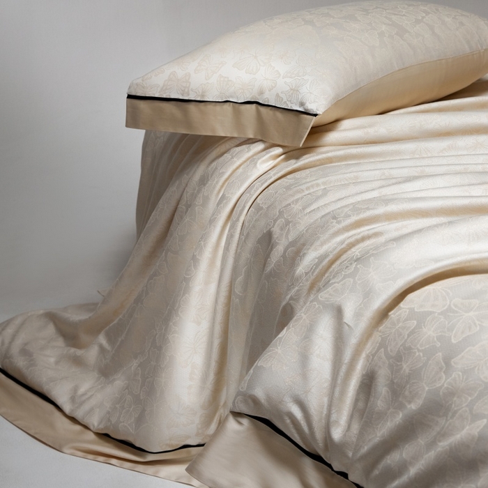 91家纺网 家纺一手货源 找家纺 金奇达家纺 2026新款丝光色织提花四件套-蝶梦浮光系列（标准号全网控价（折后券后）不低于359元 会员减50） 蝶梦浮光-奶昔杏