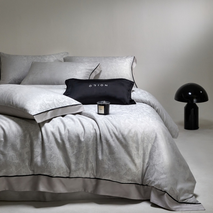 91家纺网 家纺一手货源 找家纺 金奇达家纺 2026新款丝光色织提花四件套-蝶梦浮光系列（标准号全网控价（折后券后）不低于359元 会员减50） 蝶梦浮光-雾霭灰