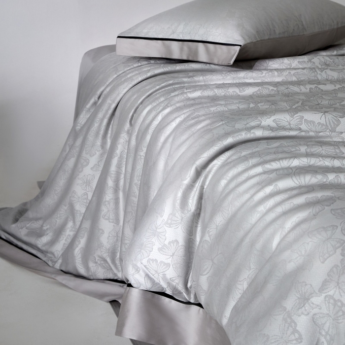 91家纺网 家纺一手货源 找家纺 金奇达家纺 2026新款丝光色织提花四件套-蝶梦浮光系列（标准号全网控价（折后券后）不低于359元 会员减50） 蝶梦浮光-雾霭灰