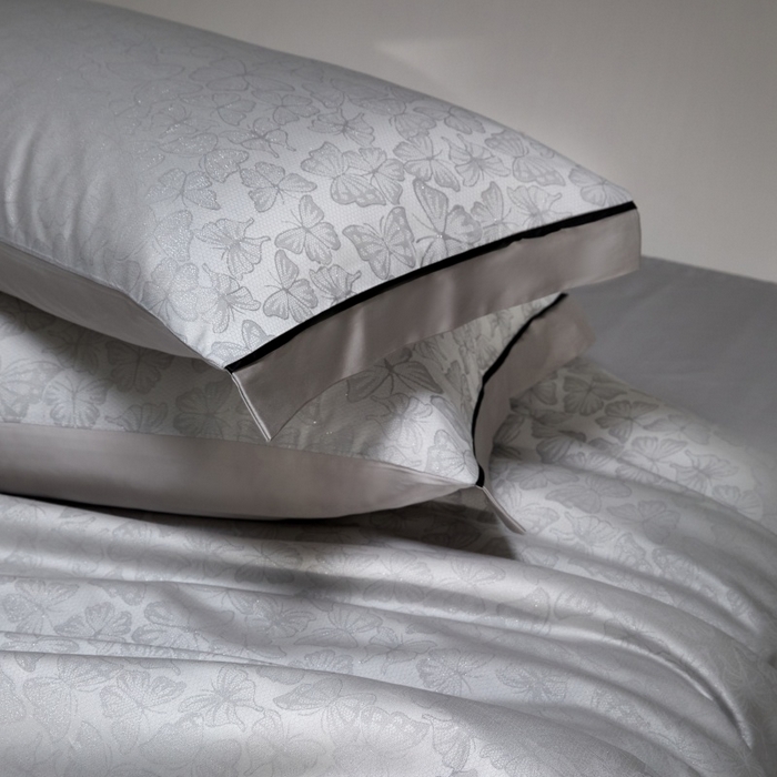 91家纺网 家纺一手货源 找家纺 金奇达家纺 2026新款丝光色织提花四件套-蝶梦浮光系列（标准号全网控价（折后券后）不低于359元 会员减50） 蝶梦浮光-雾霭灰