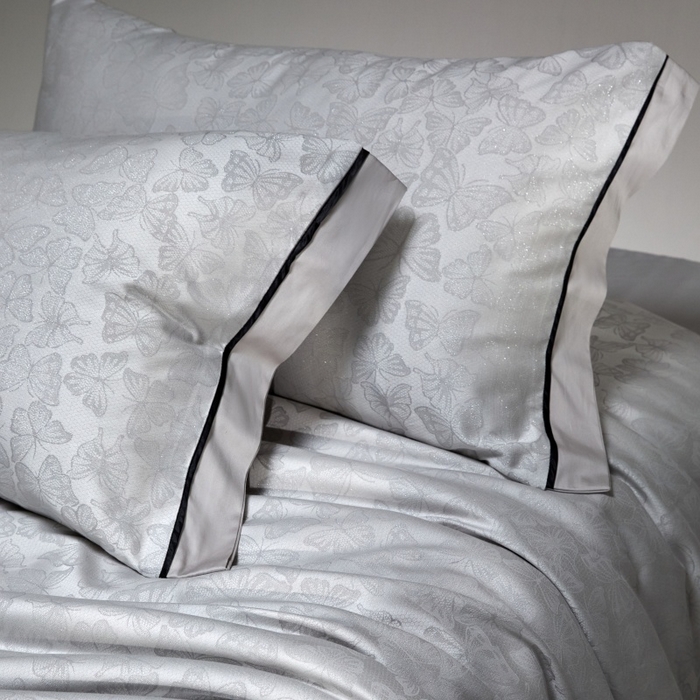 91家纺网 家纺一手货源 找家纺 金奇达家纺 2026新款丝光色织提花四件套-蝶梦浮光系列（标准号全网控价（折后券后）不低于359元 会员减50） 蝶梦浮光-雾霭灰