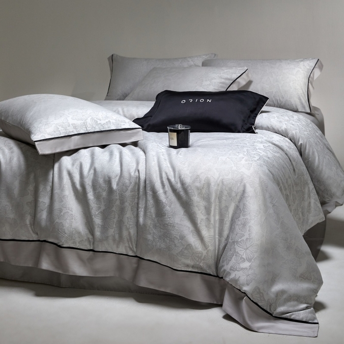 91家纺网 家纺一手货源 找家纺 金奇达家纺 2026新款丝光色织提花四件套-蝶梦浮光系列（标准号全网控价（折后券后）不低于359元 会员减50） 蝶梦浮光-雾霭灰