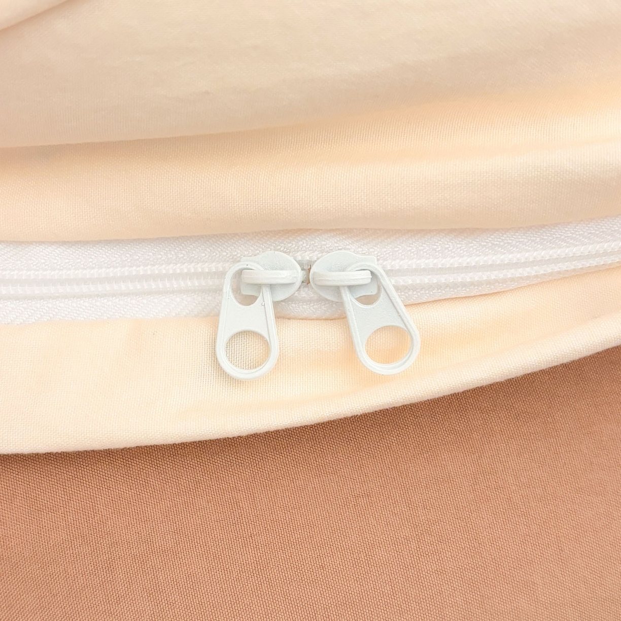 91家纺网 家纺一手货源 找家纺 我心家纺 2026新款卡通刺绣四件套 小萌宝-咖