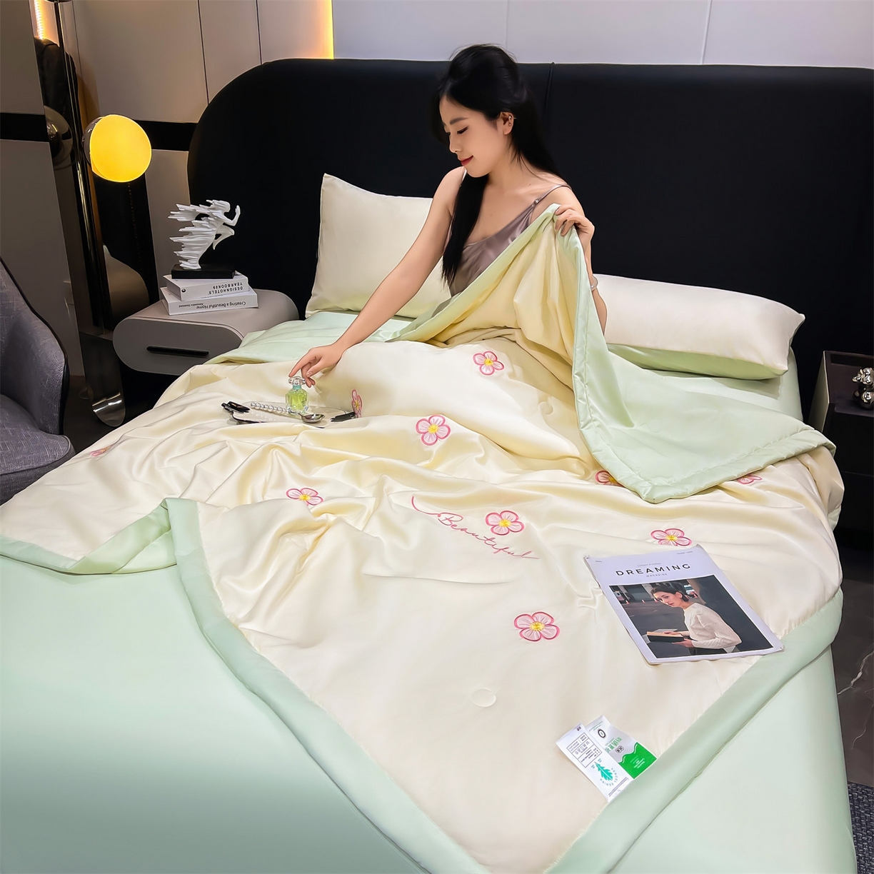 91家纺网 家纺一手货源 找家纺 梵蒂莎 2026新款满绣系列-水洗真丝空调被水洗冰丝夏被四件套夏凉被（需要买家秀，加微信） 花朵-白绿