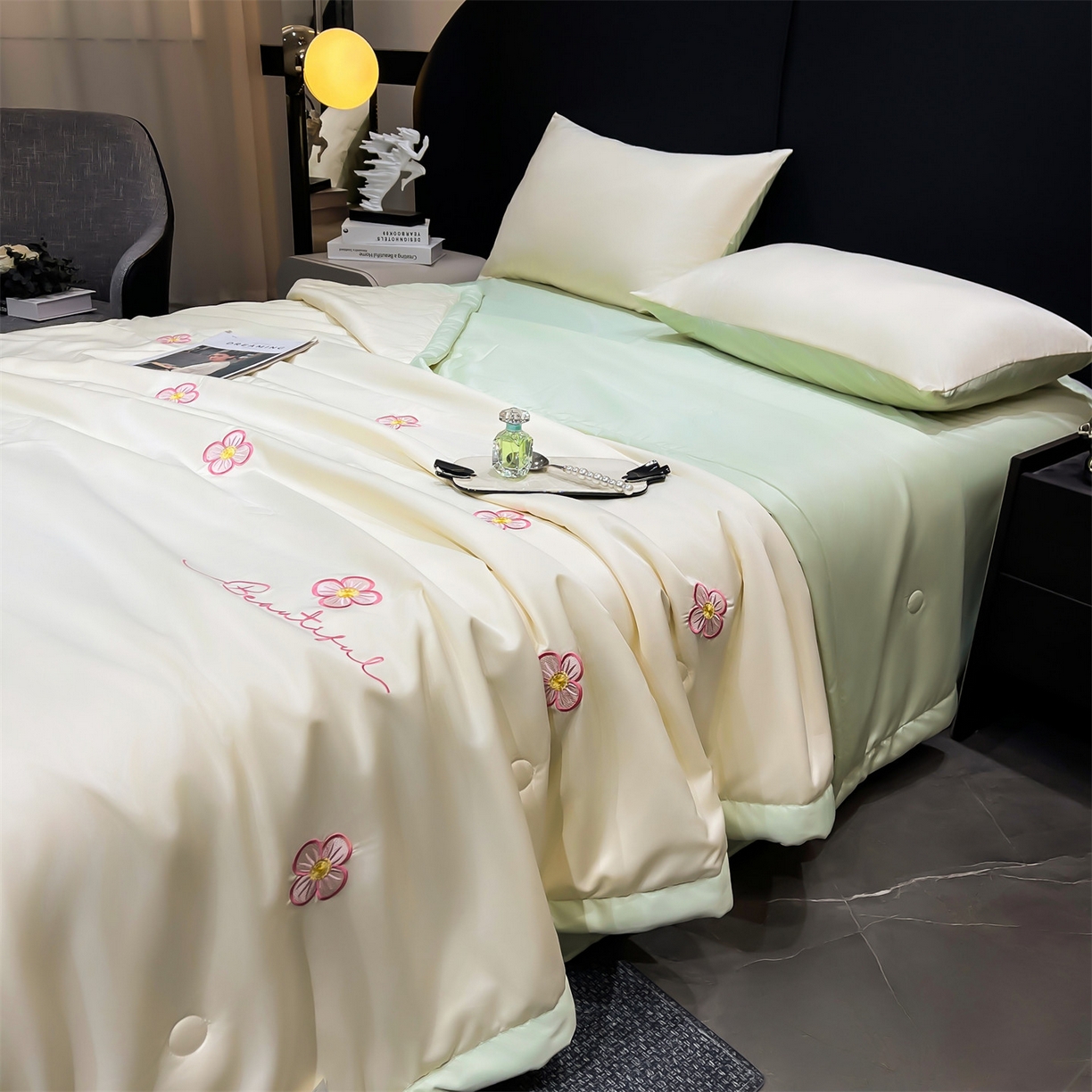 91家纺网 家纺一手货源 找家纺 梵蒂莎 2026新款满绣系列-水洗真丝空调被水洗冰丝夏被四件套夏凉被（需要买家秀，加微信） 花朵-白绿