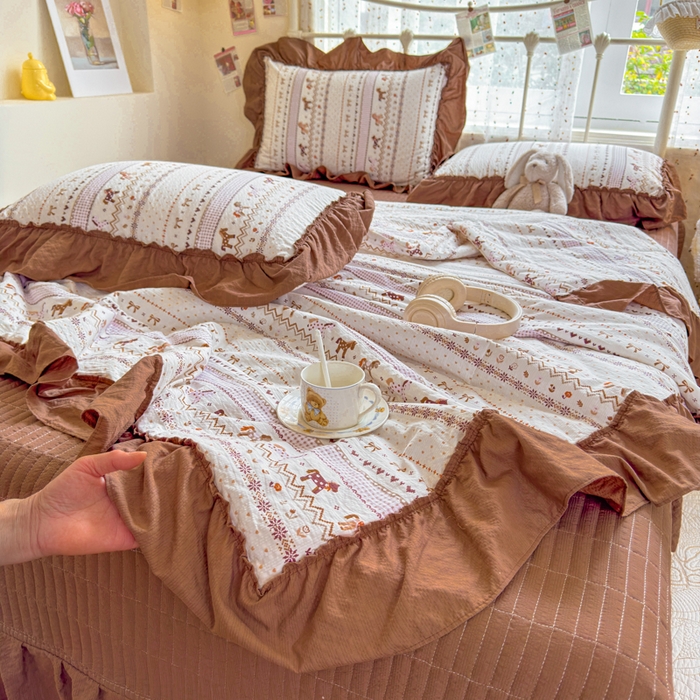 91家纺网 家纺一手货源 找家纺 梵希雅 2026新款泡芙纱床盖夏被四件套 栗色木马纹