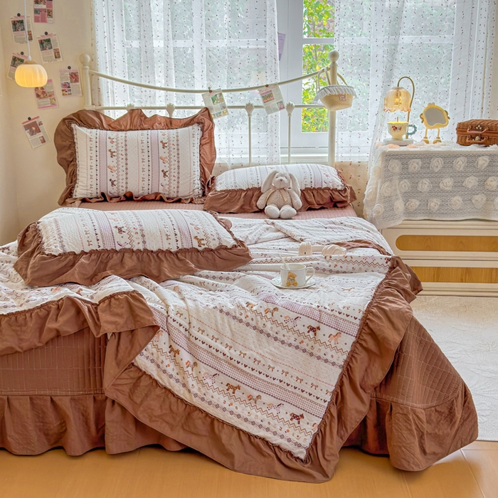 91家纺网 家纺一手货源 找家纺 梵希雅 2026新款泡芙纱床盖夏被四件套 栗色木马纹