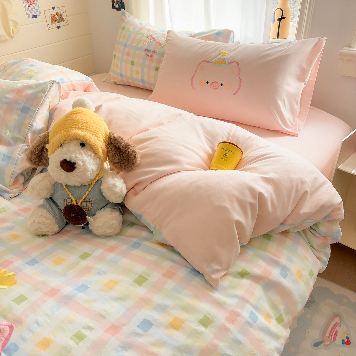 91家纺网 家纺一手货源 找家纺 我心家纺 2026新款卡通刺绣四件套 小猪的礼物-彩格