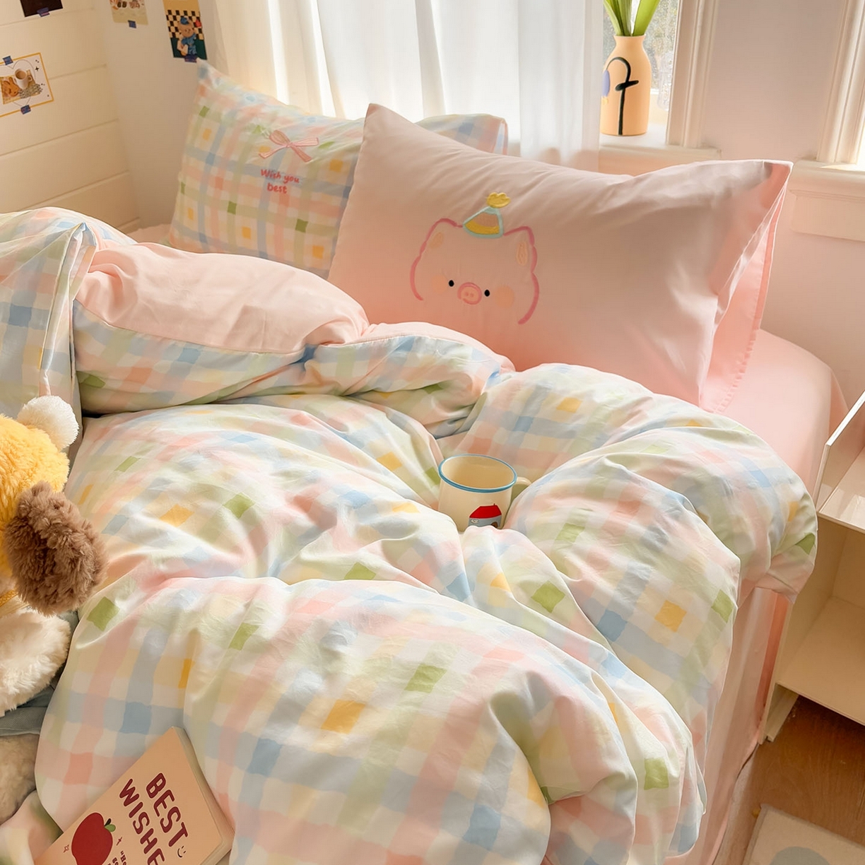 91家纺网 家纺一手货源 找家纺 我心家纺 2026新款卡通刺绣四件套 小猪的礼物-彩格