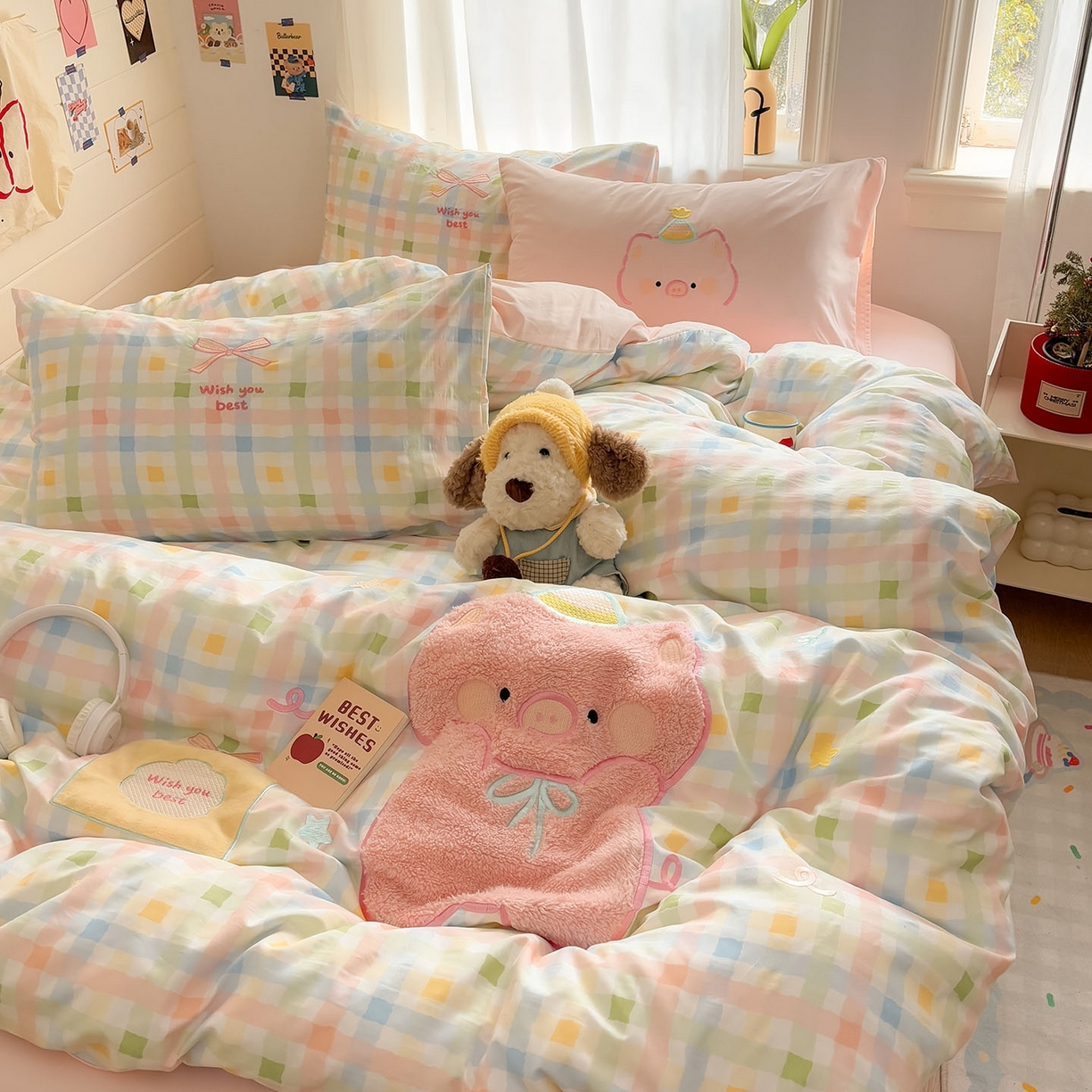 91家纺网 家纺一手货源 找家纺 我心家纺 2026新款卡通刺绣四件套 小猪的礼物-彩格