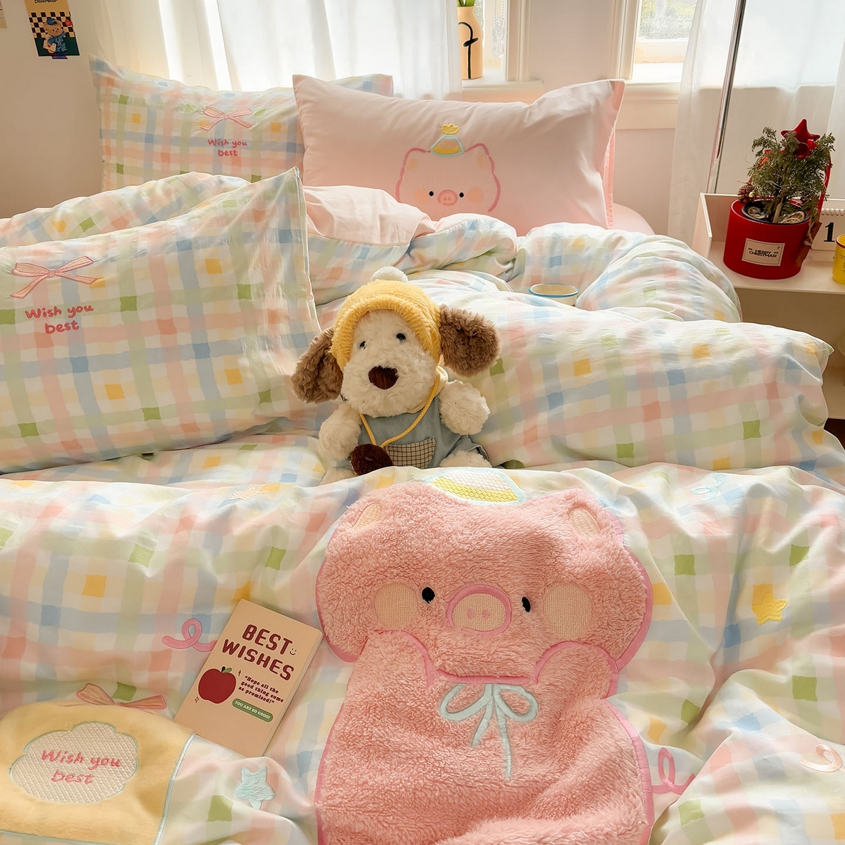 91家纺网 家纺一手货源 找家纺 我心家纺 2026新款卡通刺绣四件套 小猪的礼物-彩格