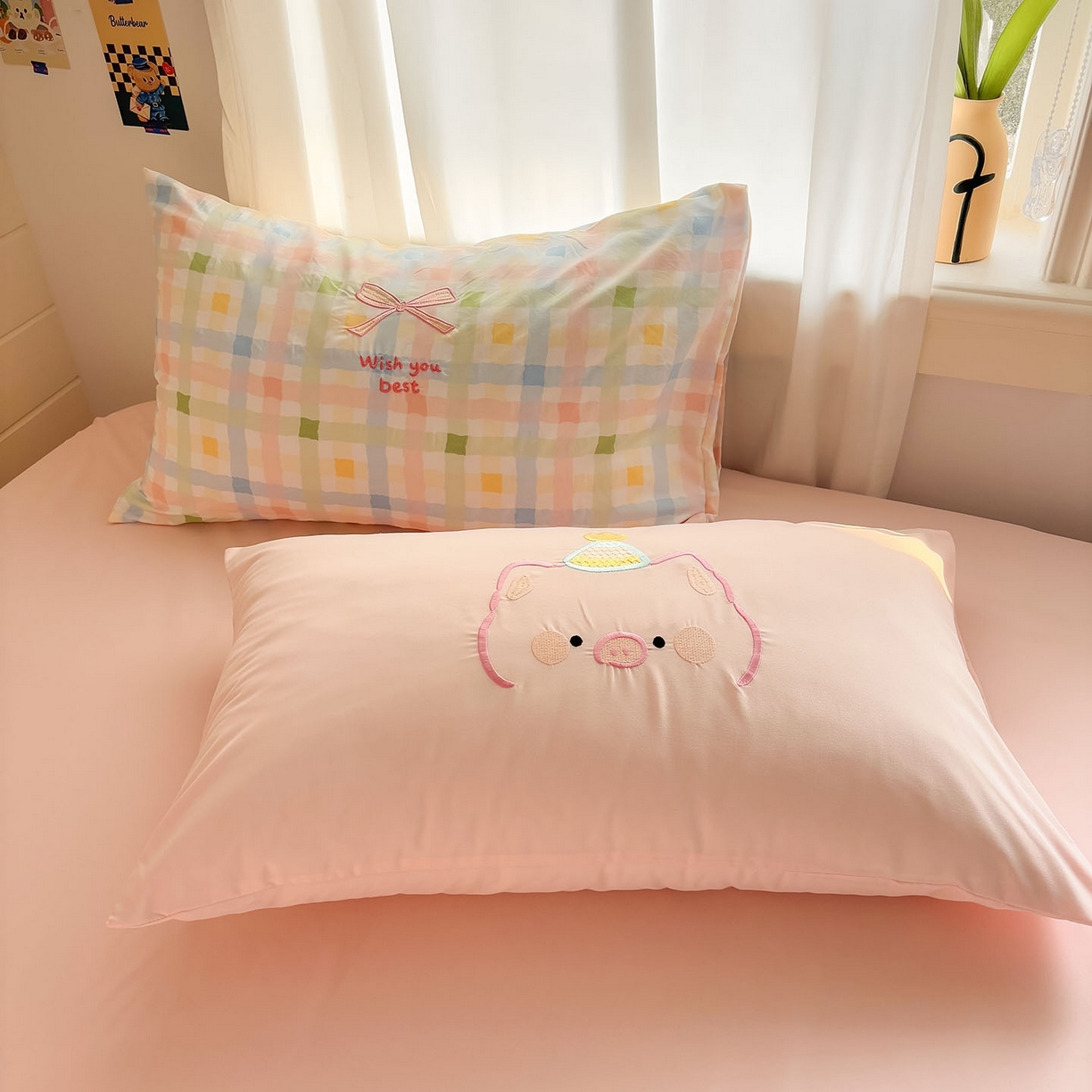 91家纺网 家纺一手货源 找家纺 我心家纺 2026新款卡通刺绣四件套 小猪的礼物-彩格