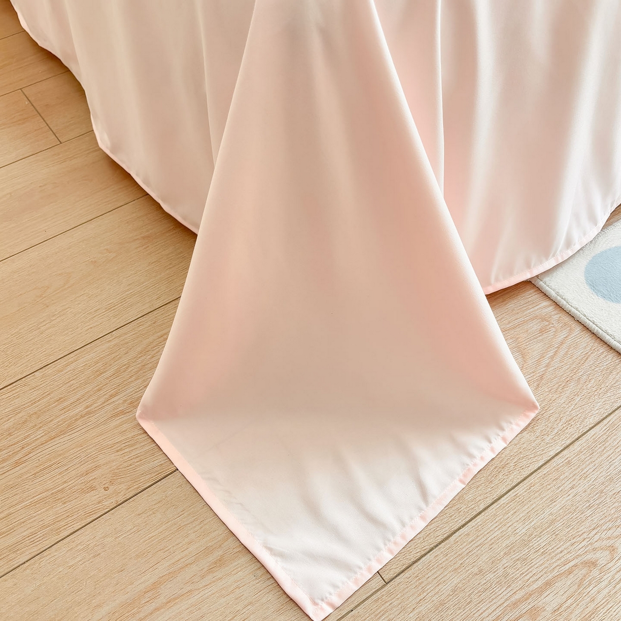 91家纺网 家纺一手货源 找家纺 我心家纺 2026新款卡通刺绣四件套 小猪的礼物-彩格