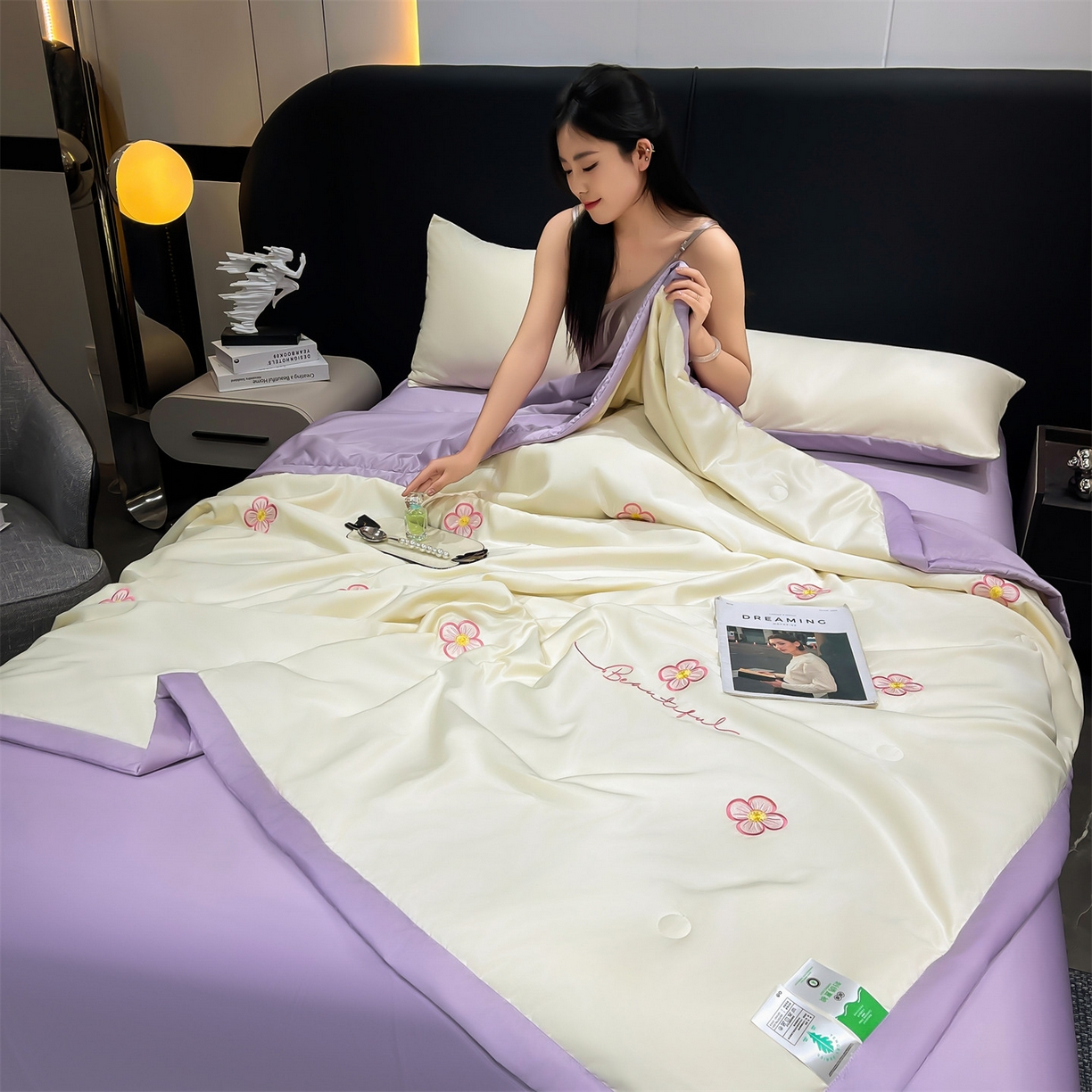 91家纺网 家纺一手货源 找家纺 梵蒂莎 2026新款满绣系列-水洗真丝空调被水洗冰丝夏被四件套夏凉被（需要买家秀，加微信） 花朵-白紫