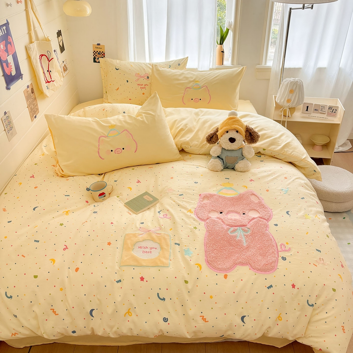 91家纺网 家纺一手货源 找家纺 我心家纺 2026新款卡通刺绣四件套 小猪的礼物-黄