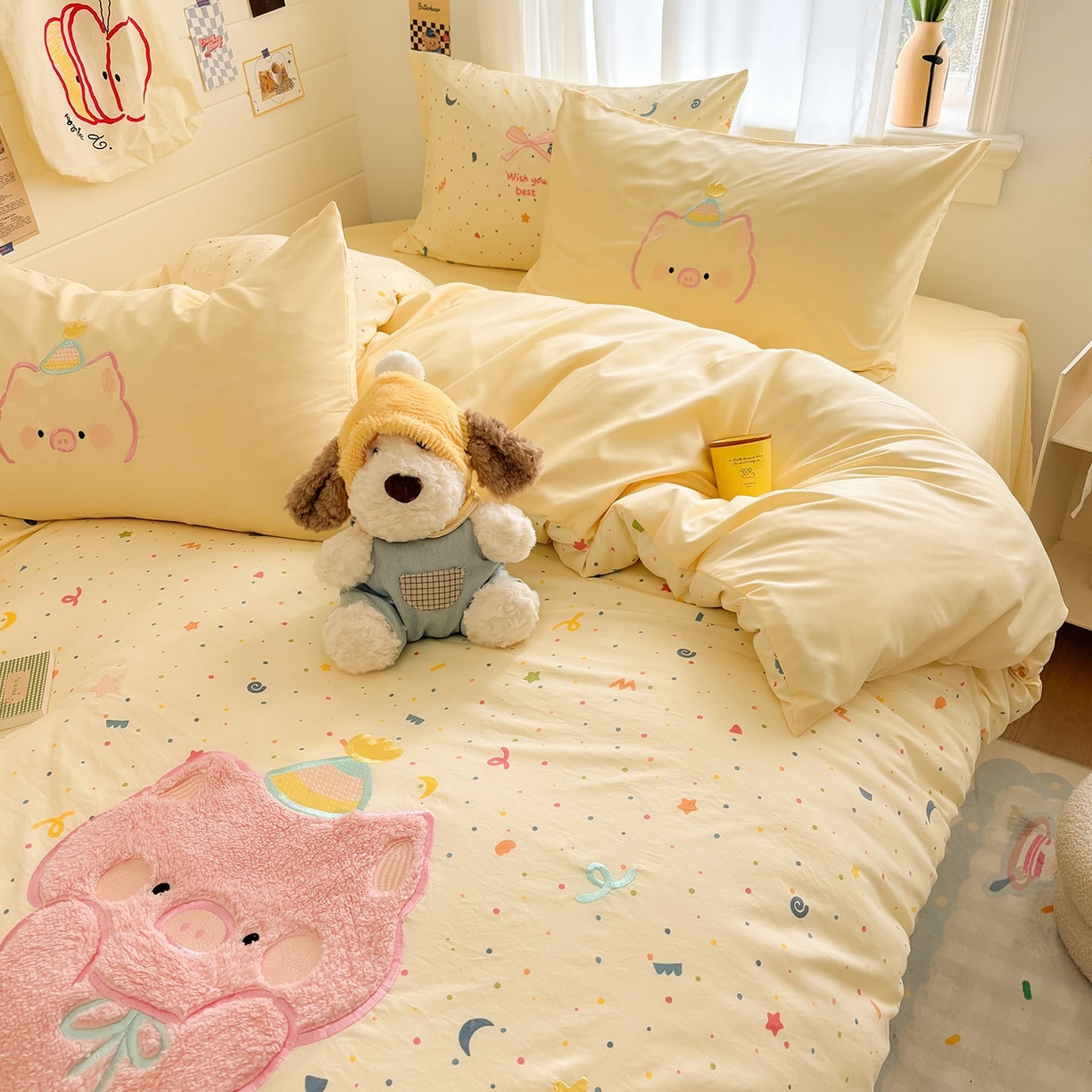 91家纺网 家纺一手货源 找家纺 我心家纺 2026新款卡通刺绣四件套 小猪的礼物-黄