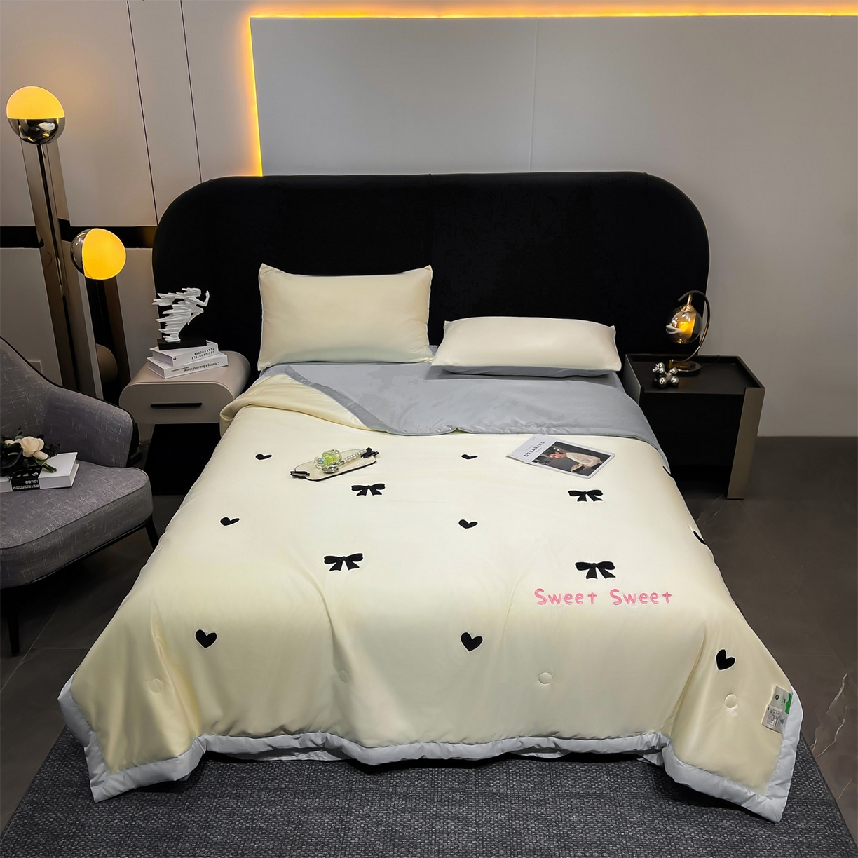 91家纺网 家纺一手货源 找家纺 梵蒂莎 2026新款满绣系列-水洗真丝空调被水洗冰丝夏被四件套夏凉被（需要买家秀，加微信） 爱心蝴蝶结-白灰